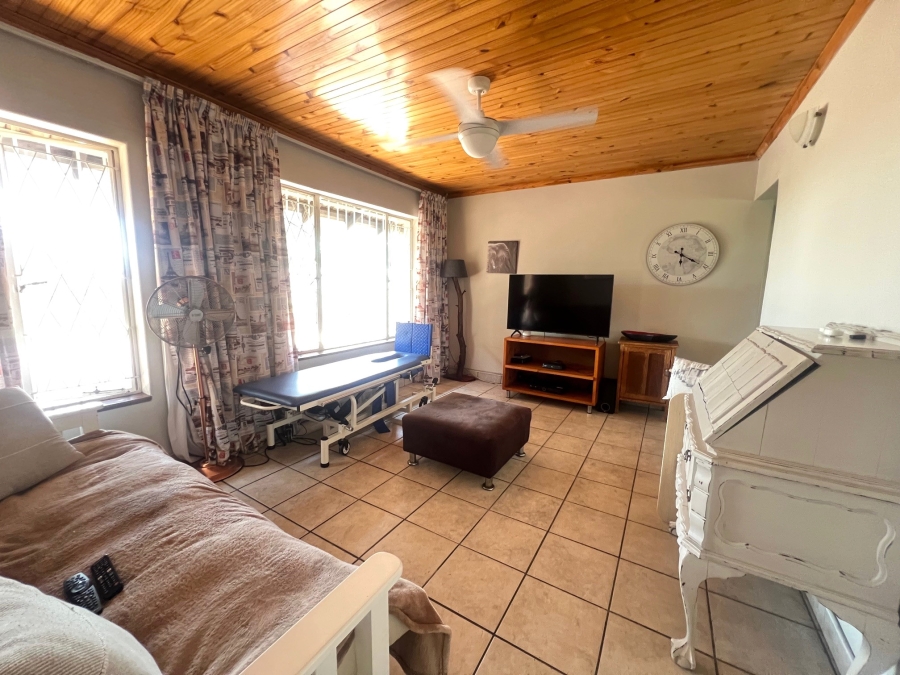 5 Bedroom Property for Sale in Alberante Gauteng