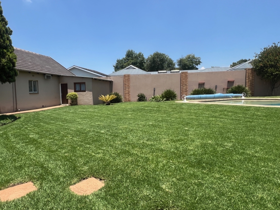 5 Bedroom Property for Sale in Alberante Gauteng