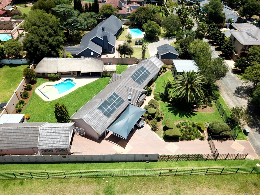 5 Bedroom Property for Sale in Alberante Gauteng