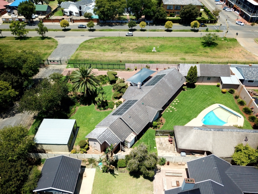 5 Bedroom Property for Sale in Alberante Gauteng