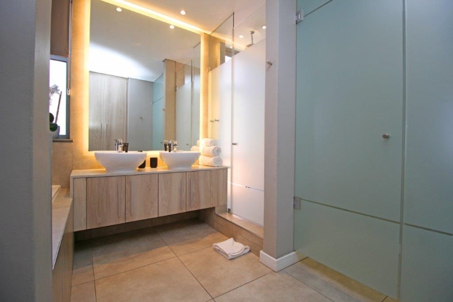 To Let 3 Bedroom Property for Rent in Rosebank Gauteng