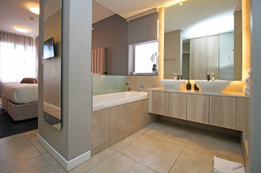To Let 3 Bedroom Property for Rent in Rosebank Gauteng