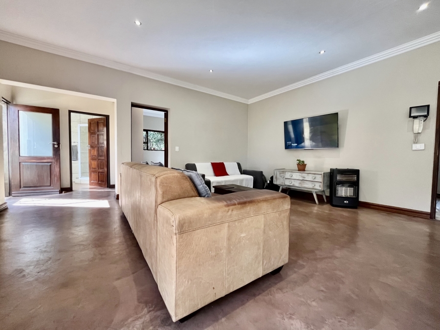 To Let 1 Bedroom Property for Rent in Linden Gauteng