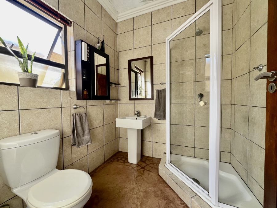 To Let 1 Bedroom Property for Rent in Linden Gauteng