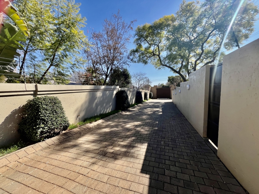 To Let 1 Bedroom Property for Rent in Linden Gauteng