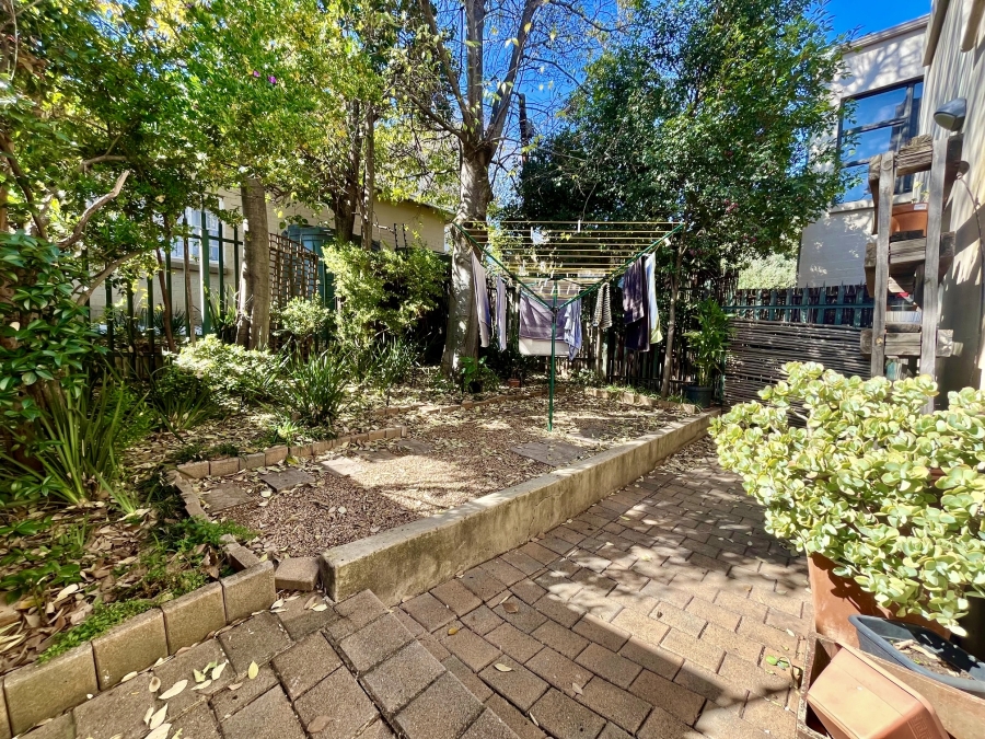 To Let 1 Bedroom Property for Rent in Linden Gauteng