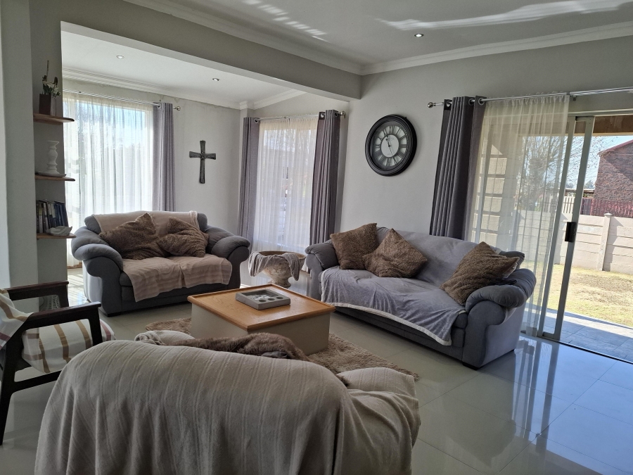 3 Bedroom Property for Sale in East Geduld Gauteng
