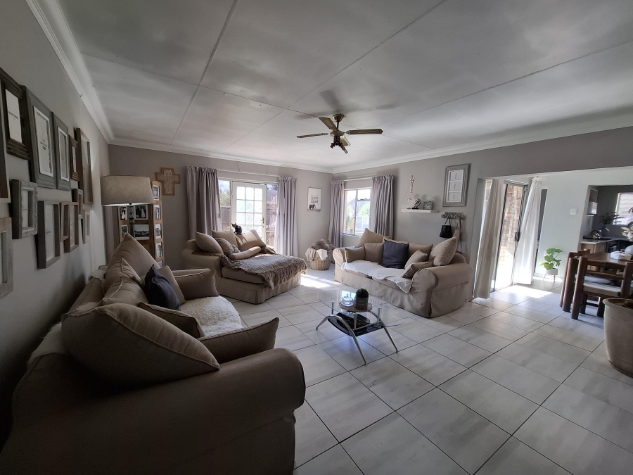 3 Bedroom Property for Sale in East Geduld Gauteng