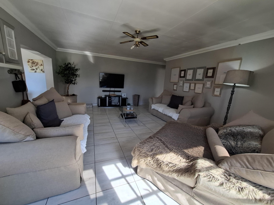 3 Bedroom Property for Sale in East Geduld Gauteng