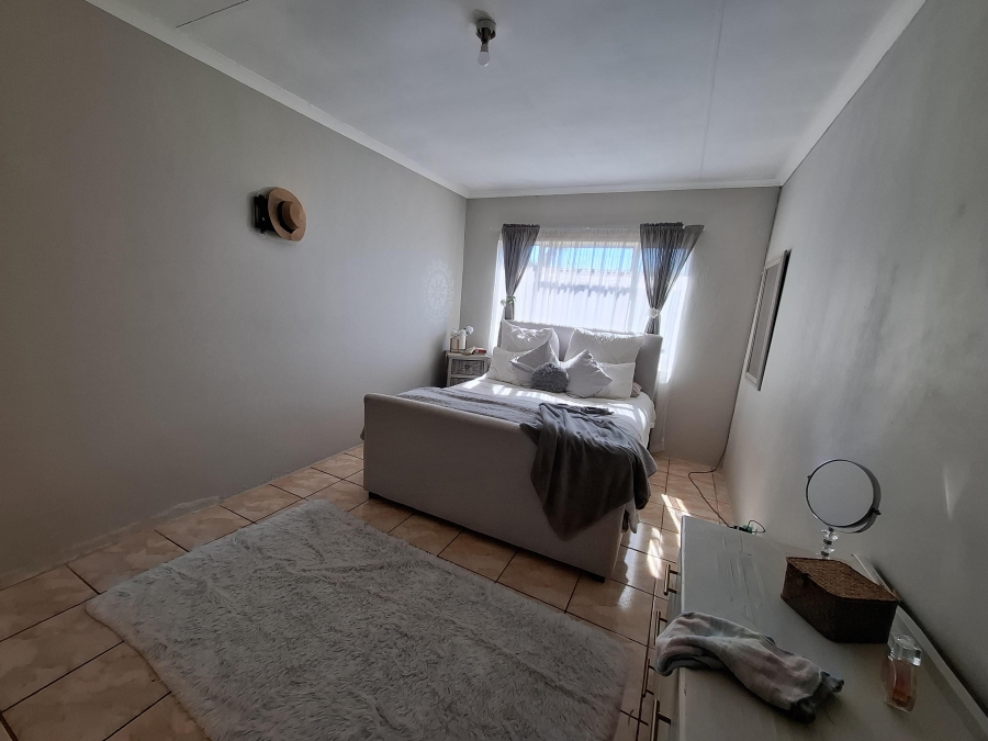 3 Bedroom Property for Sale in East Geduld Gauteng