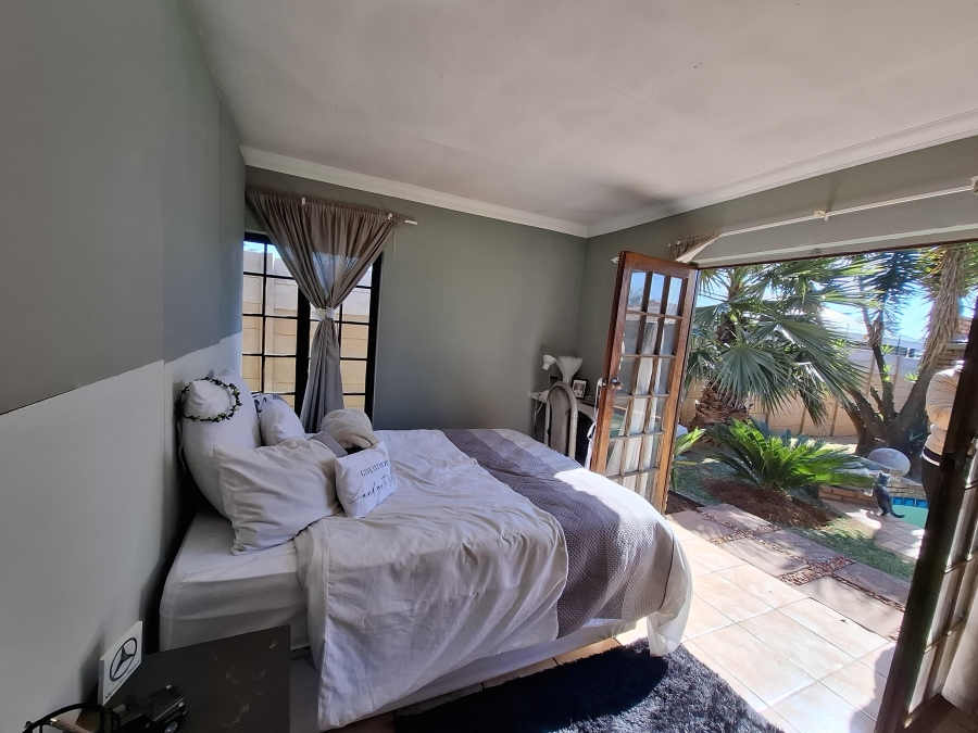 3 Bedroom Property for Sale in East Geduld Gauteng
