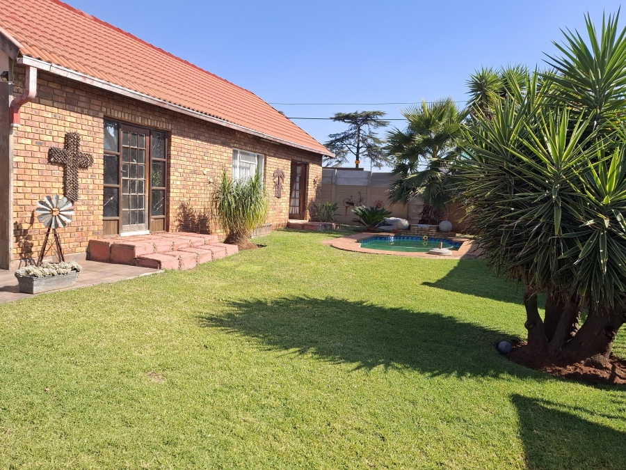 3 Bedroom Property for Sale in East Geduld Gauteng