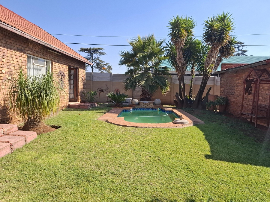 3 Bedroom Property for Sale in East Geduld Gauteng