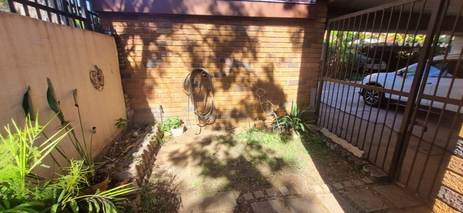 2 Bedroom Property for Sale in Queenswood Gauteng