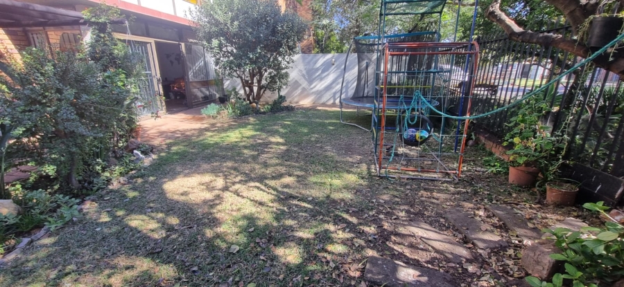 2 Bedroom Property for Sale in Queenswood Gauteng