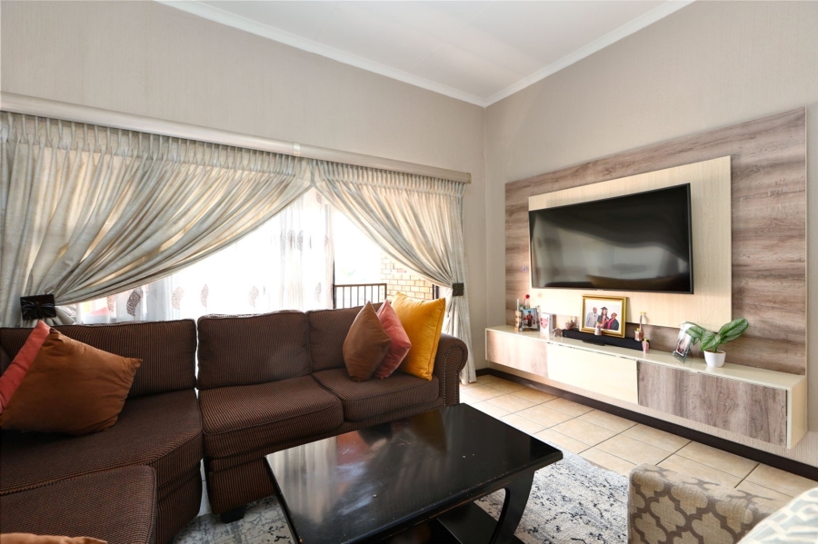 2 Bedroom Property for Sale in Wilgeheuwel Gauteng