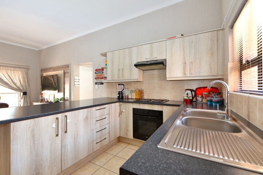 2 Bedroom Property for Sale in Wilgeheuwel Gauteng