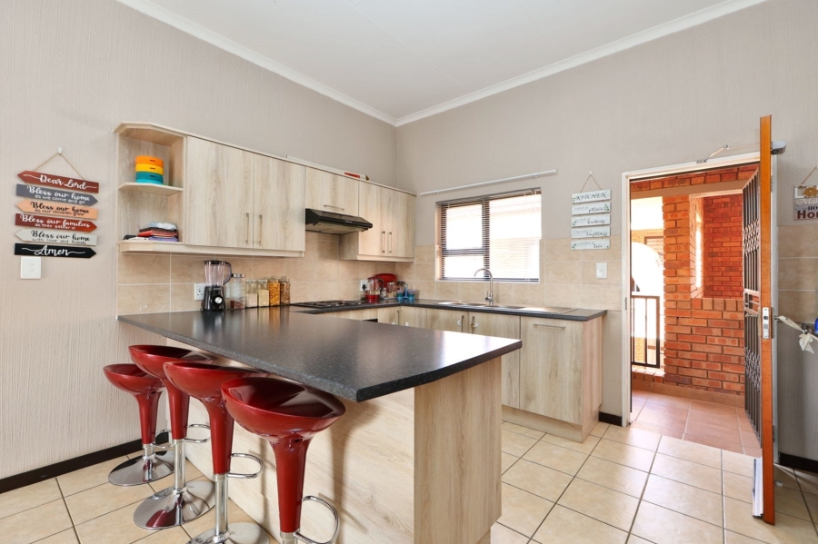 2 Bedroom Property for Sale in Wilgeheuwel Gauteng