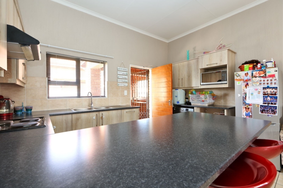 2 Bedroom Property for Sale in Wilgeheuwel Gauteng