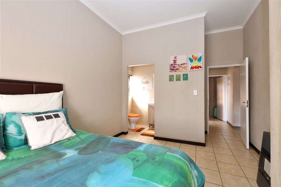 2 Bedroom Property for Sale in Wilgeheuwel Gauteng