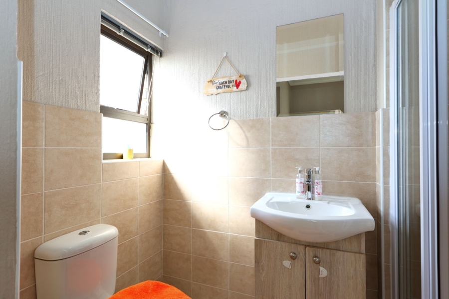 2 Bedroom Property for Sale in Wilgeheuwel Gauteng