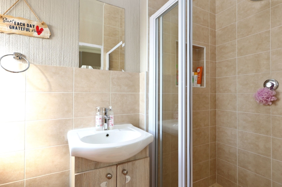 2 Bedroom Property for Sale in Wilgeheuwel Gauteng