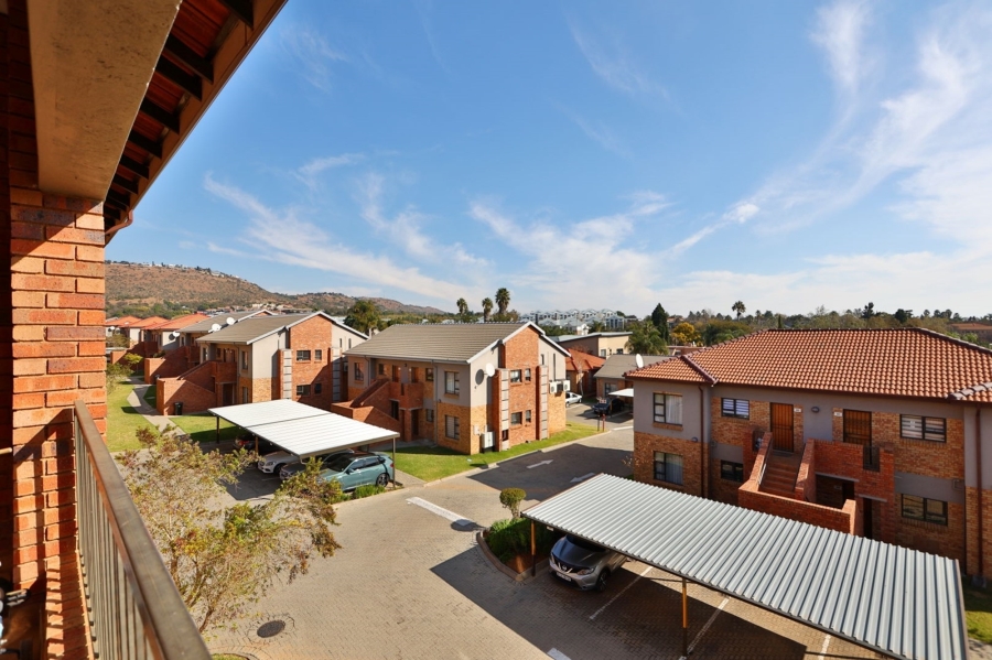2 Bedroom Property for Sale in Wilgeheuwel Gauteng