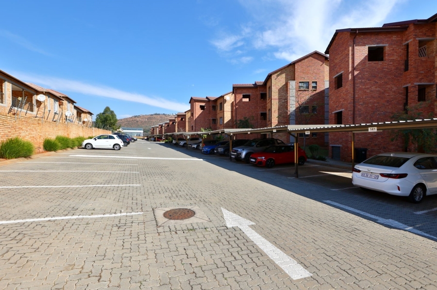 2 Bedroom Property for Sale in Wilgeheuwel Gauteng