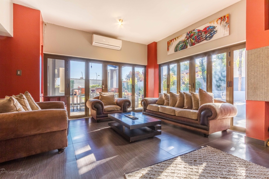 5 Bedroom Property for Sale in Silver Lakes Gauteng