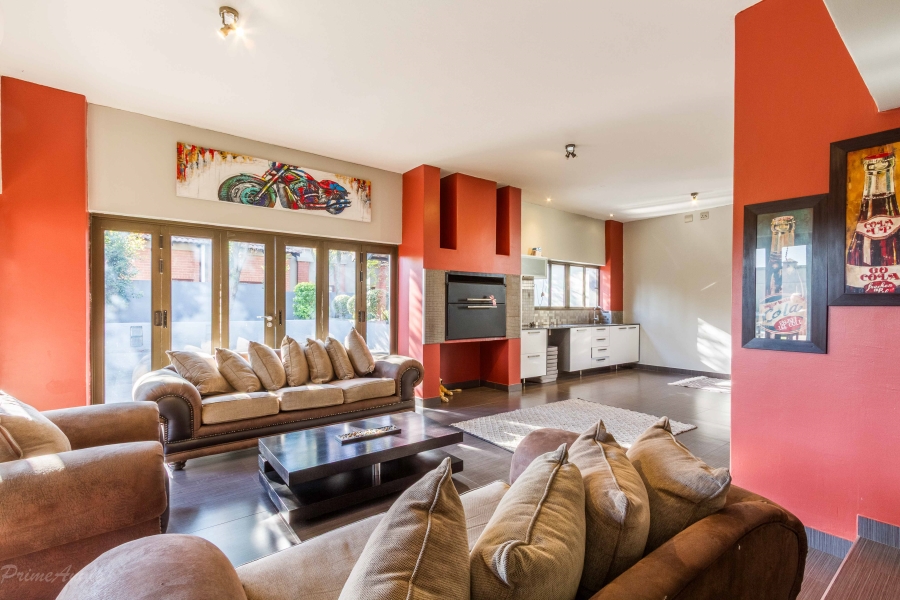 5 Bedroom Property for Sale in Silver Lakes Gauteng