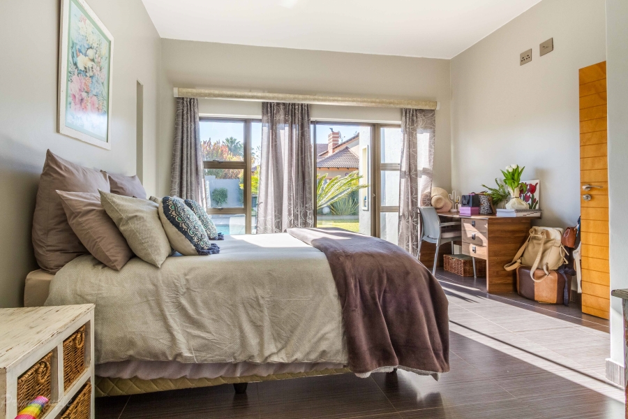 5 Bedroom Property for Sale in Silver Lakes Gauteng