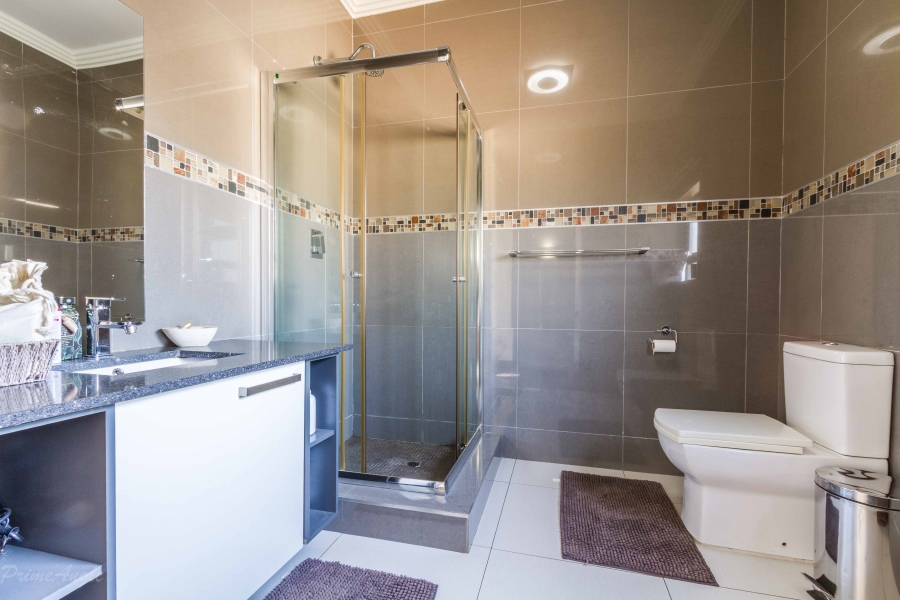 5 Bedroom Property for Sale in Silver Lakes Gauteng
