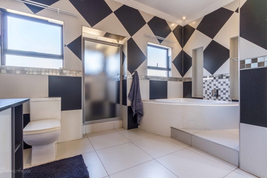 5 Bedroom Property for Sale in Silver Lakes Gauteng