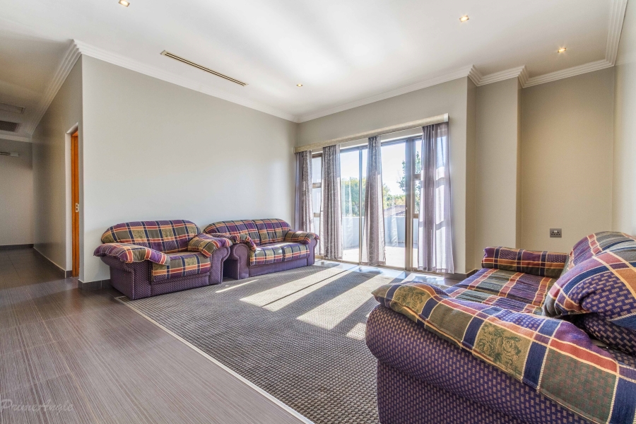 5 Bedroom Property for Sale in Silver Lakes Gauteng