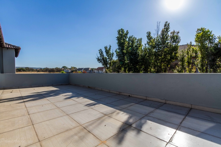 5 Bedroom Property for Sale in Silver Lakes Gauteng