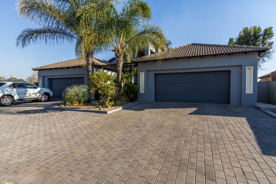5 Bedroom Property for Sale in Silver Lakes Gauteng