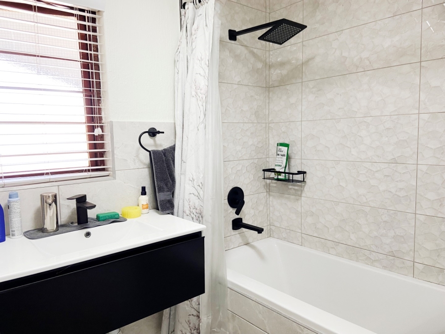 To Let 2 Bedroom Property for Rent in Victory Park Gauteng