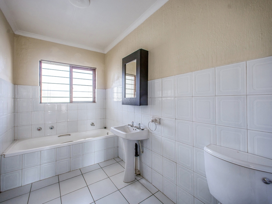 To Let 2 Bedroom Property for Rent in Victory Park Gauteng