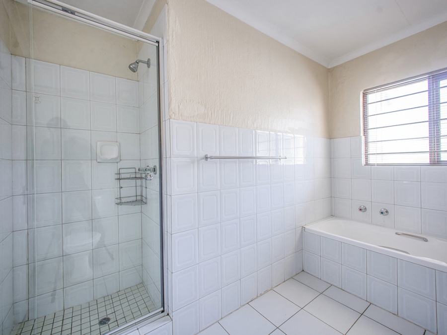 To Let 2 Bedroom Property for Rent in Victory Park Gauteng