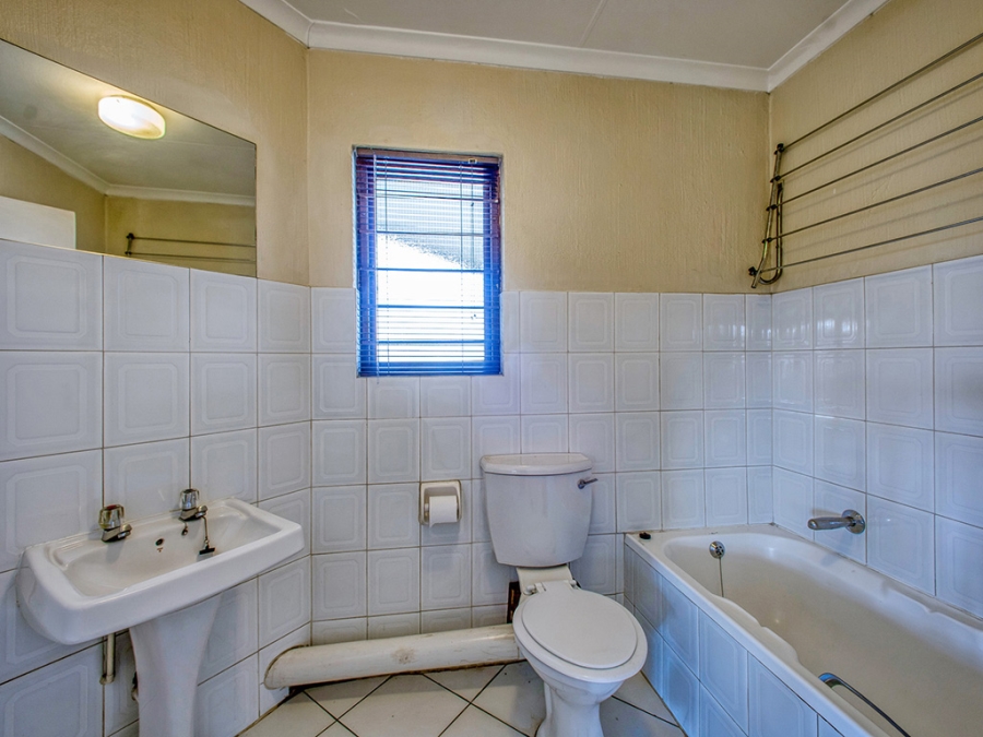 To Let 2 Bedroom Property for Rent in Victory Park Gauteng