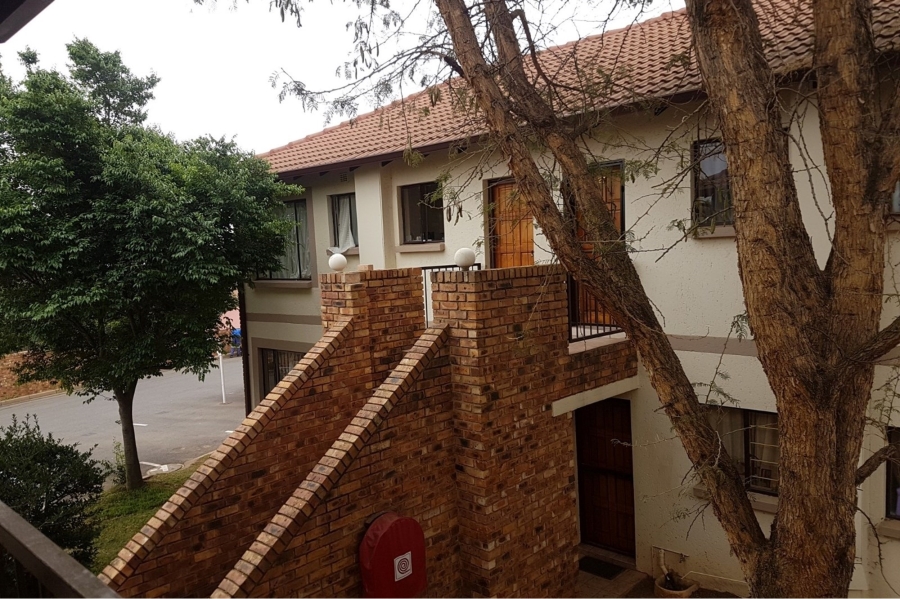 2 Bedroom Property for Sale in Wilgeheuwel Gauteng