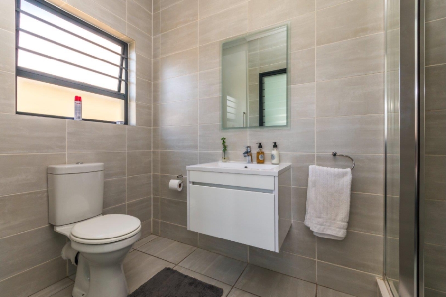 To Let 3 Bedroom Property for Rent in Waterfall Gauteng