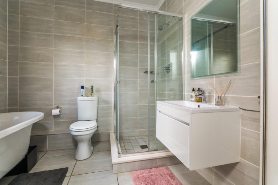 To Let 3 Bedroom Property for Rent in Waterfall Gauteng