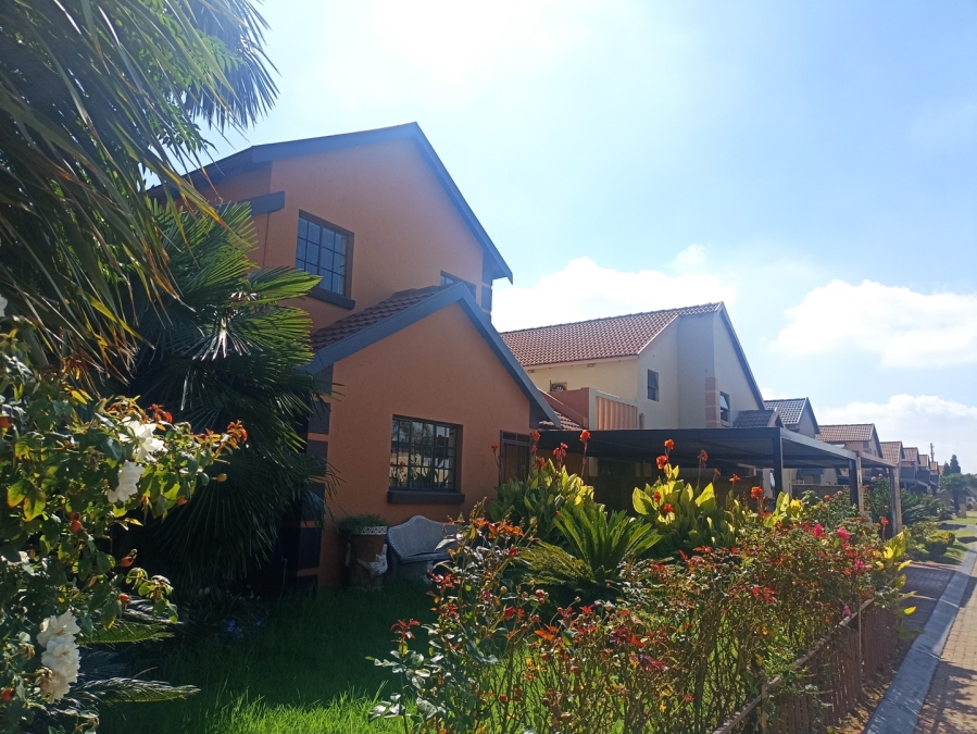 4 Bedroom Property for Sale in Sonneveld Gauteng