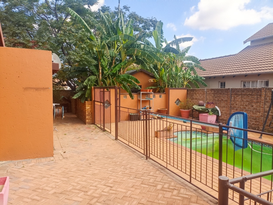 4 Bedroom Property for Sale in Sonneveld Gauteng