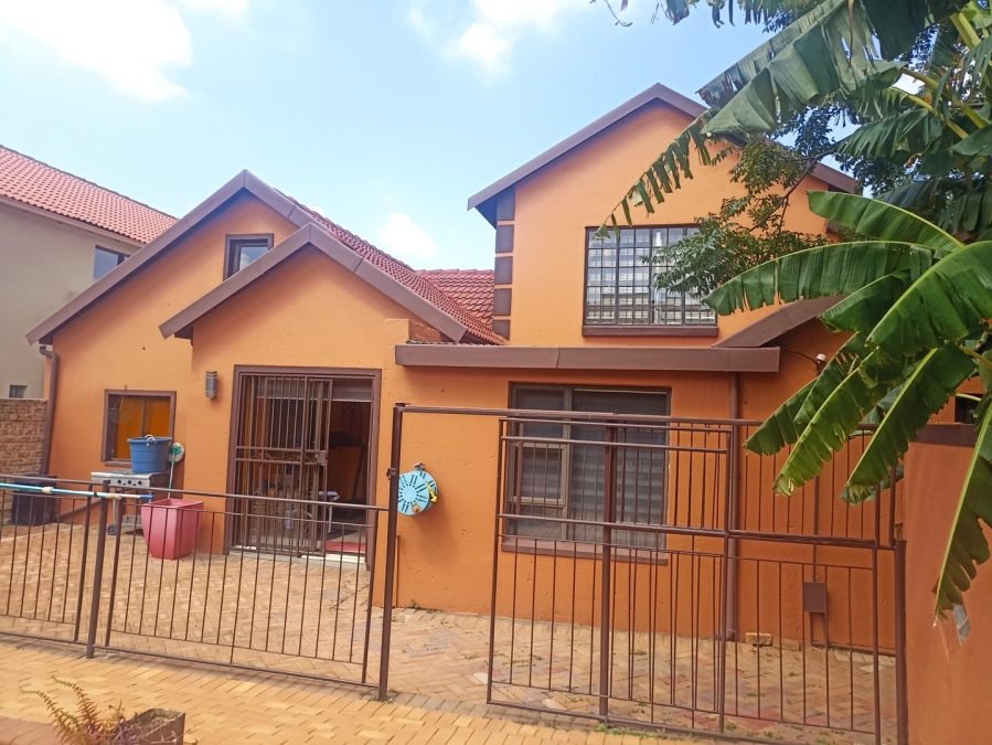 4 Bedroom Property for Sale in Sonneveld Gauteng