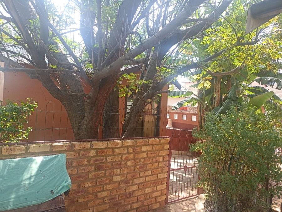 4 Bedroom Property for Sale in Sonneveld Gauteng