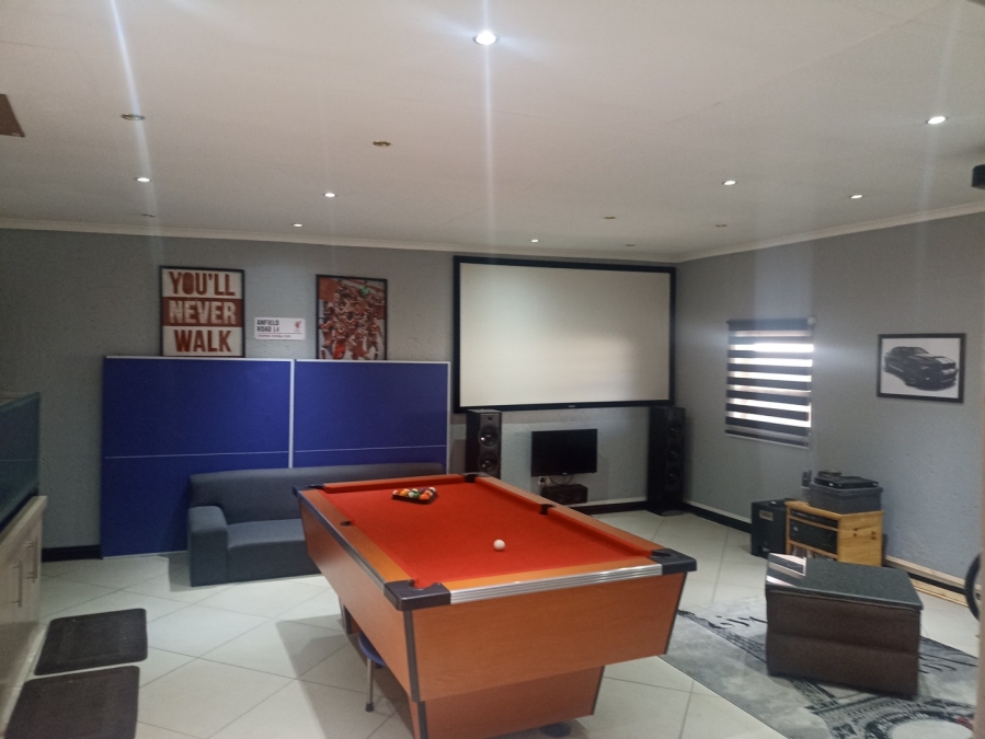 4 Bedroom Property for Sale in Sonneveld Gauteng
