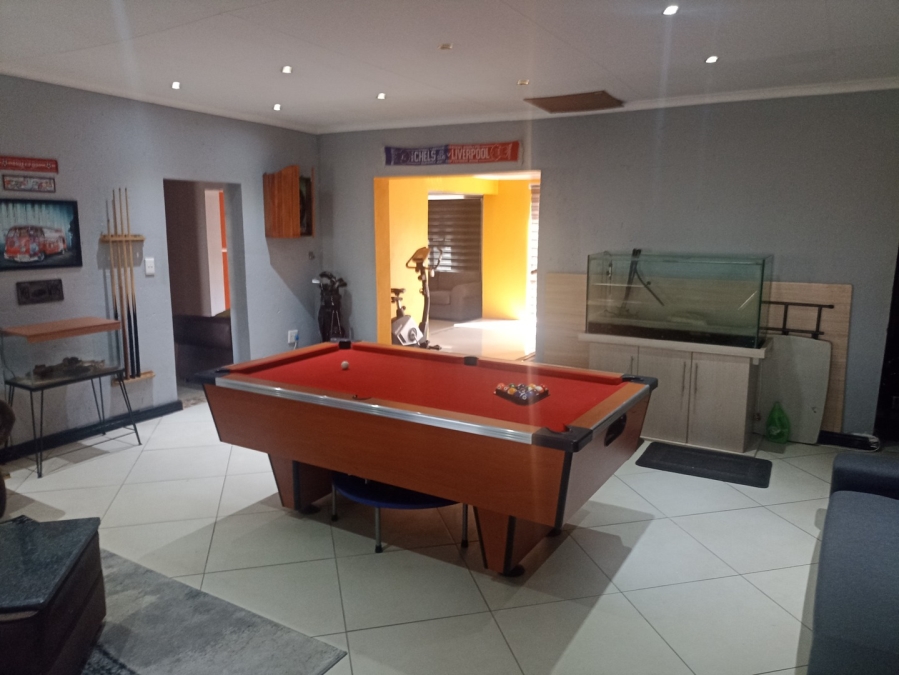 4 Bedroom Property for Sale in Sonneveld Gauteng