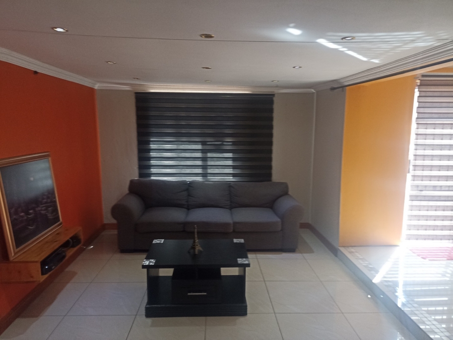 4 Bedroom Property for Sale in Sonneveld Gauteng